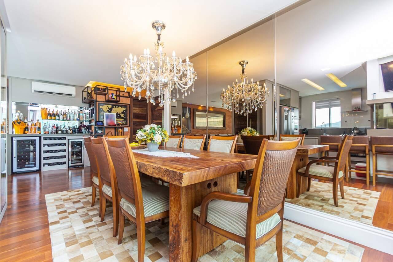 Foto do imóvel Apartamento Mobiliado com 03 suítes á vendas no Edifício Marina Palace em Balneário Camboriú