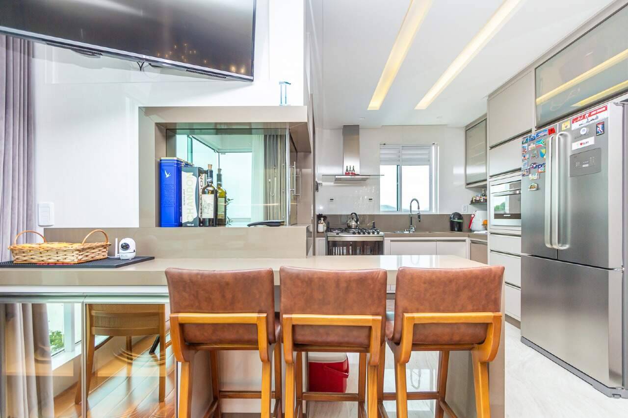 Foto do imóvel Apartamento Mobiliado com 03 suítes á vendas no Edifício Marina Palace em Balneário Camboriú