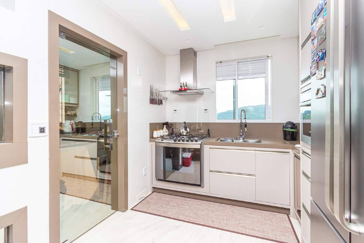 Foto do imóvel Apartamento Mobiliado com 03 suítes á vendas no Edifício Marina Palace em Balneário Camboriú