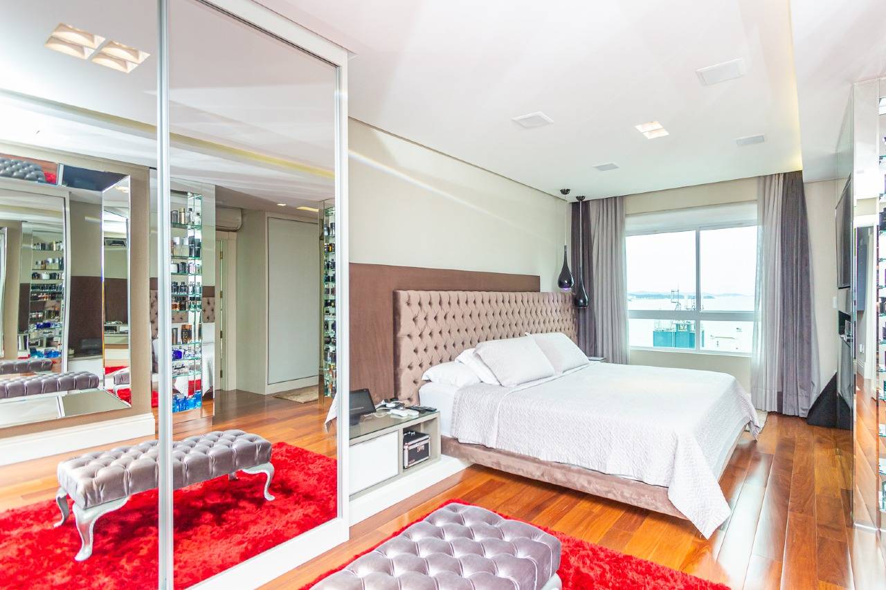 Foto do imóvel Apartamento Mobiliado com 03 suítes á vendas no Edifício Marina Palace em Balneário Camboriú