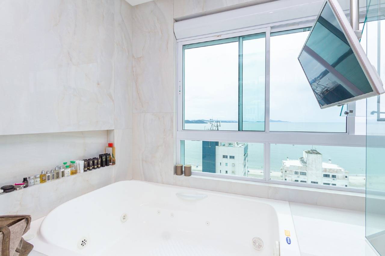 Foto do imóvel Apartamento Mobiliado com 03 suítes á vendas no Edifício Marina Palace em Balneário Camboriú