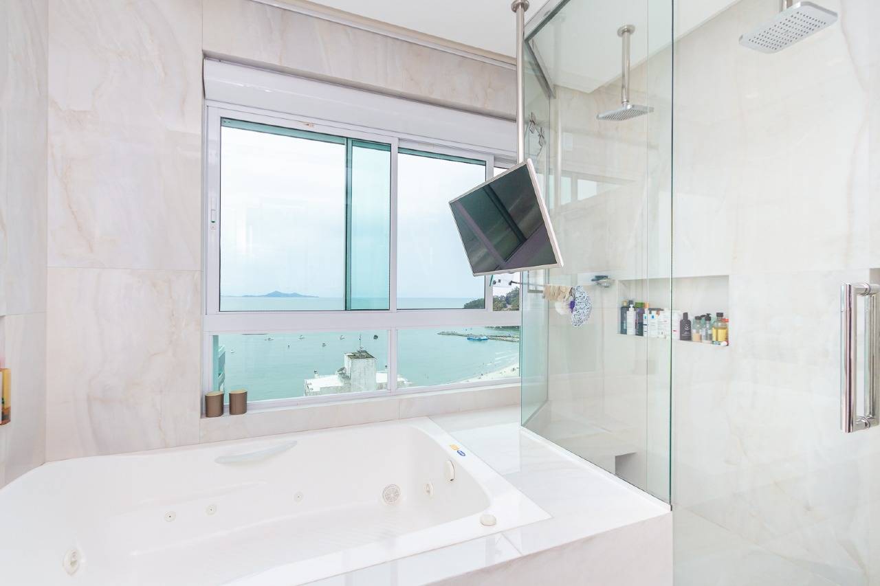 Foto do imóvel Apartamento Mobiliado com 03 suítes á vendas no Edifício Marina Palace em Balneário Camboriú