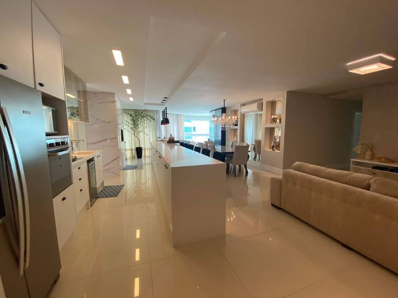 Foto do imóvel Apartamento no Brava Beach Torre Corais Itajaí com 3 suítes e 200m² de frente para o mar