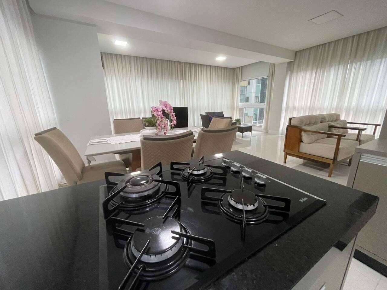 Foto do imóvel Apartamento a venda no Edificio Salinas com 04 Quartos sendo 01 Suite em Itapema Meia Praia