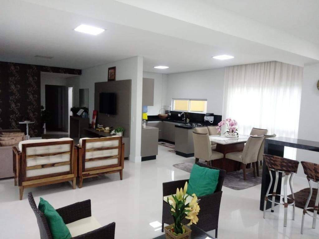 Foto do imóvel Apartamento a venda no Edificio Salinas com 04 Quartos sendo 01 Suite em Itapema Meia Praia