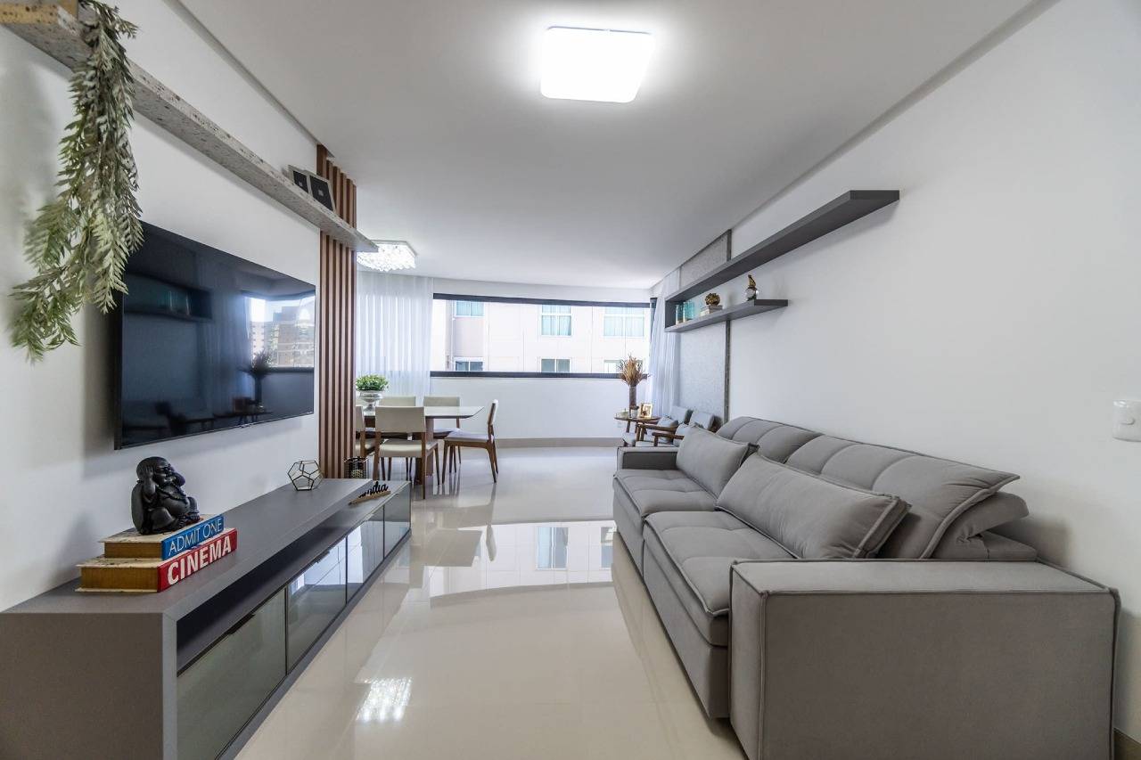Apartamento Decorado no Edifício Villa Castelli com 04 Suítes no Centro em Balneário Camboriú