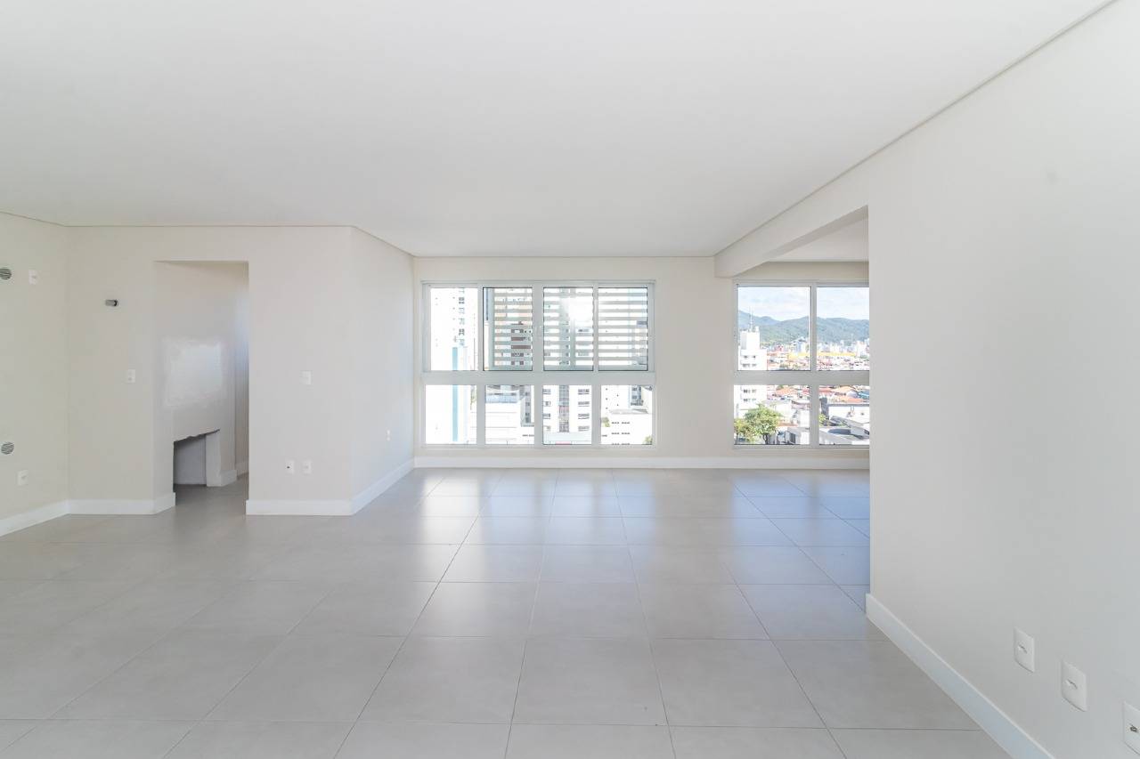 Apartamento com 2 Suítes no Edifício Sol da Manhã no Centro em Balneário Camboriú