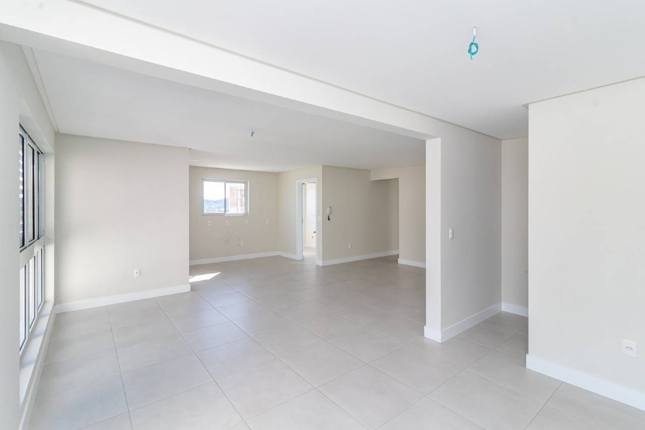 Foto do imóvel Apartamento no Centro de Balneário Camboriú com Home Office + 02 Suítes á venda no Edifício Sol da Manhã