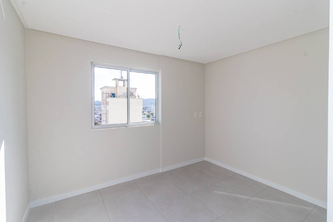 Foto do imóvel Apartamento no Centro de Balneário Camboriú com Home Office + 02 Suítes á venda no Edifício Sol da Manhã