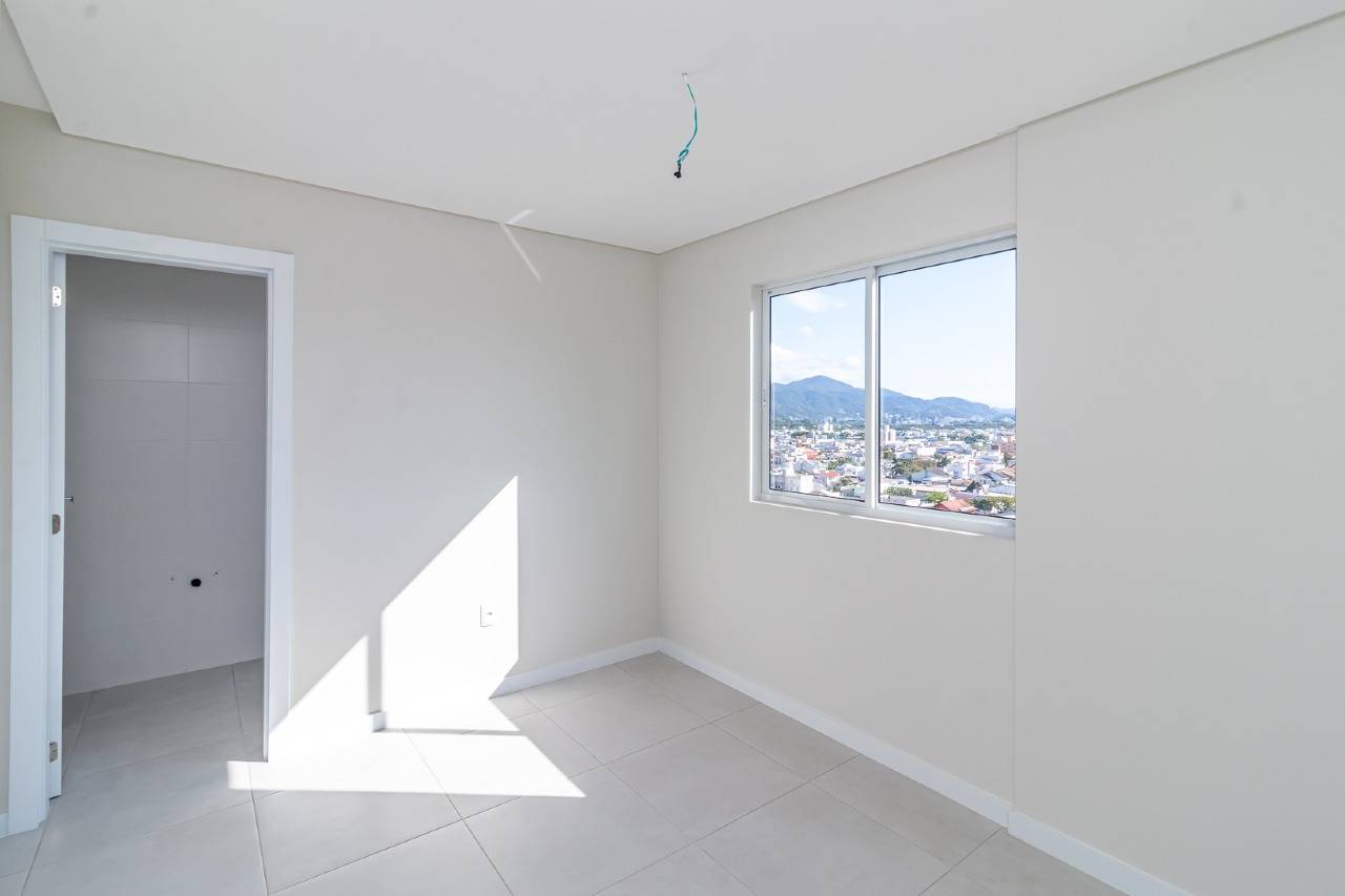 Foto do imóvel Apartamento no Centro de Balneário Camboriú com Home Office + 02 Suítes á venda no Edifício Sol da Manhã