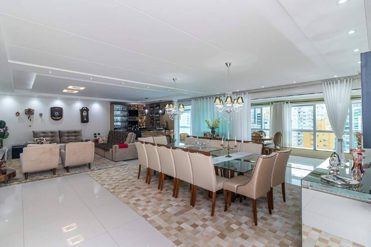 Foto do imóvel Apartamento 5 suítes no Edifício Imperial Palace em Itapema – 300m² mobiliado