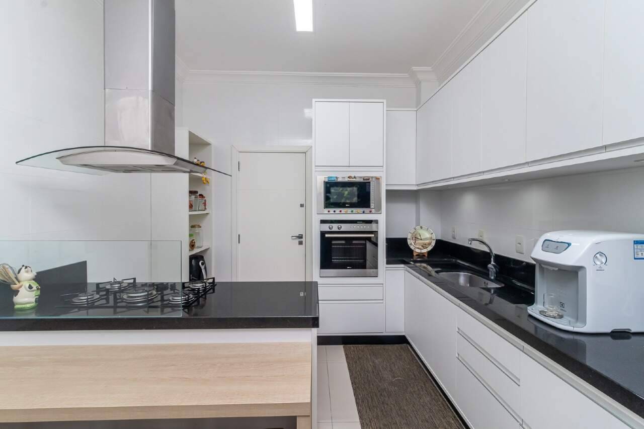 Foto do imóvel Apartamento 5 suítes no Edifício Imperial Palace em Itapema – 300m² mobiliado