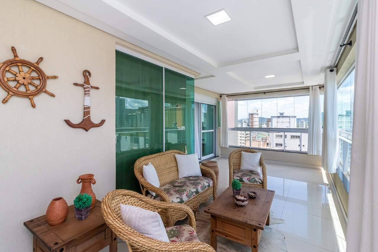 Foto do imóvel Apartamento 5 suítes no Edifício Imperial Palace em Itapema – 300m² mobiliado