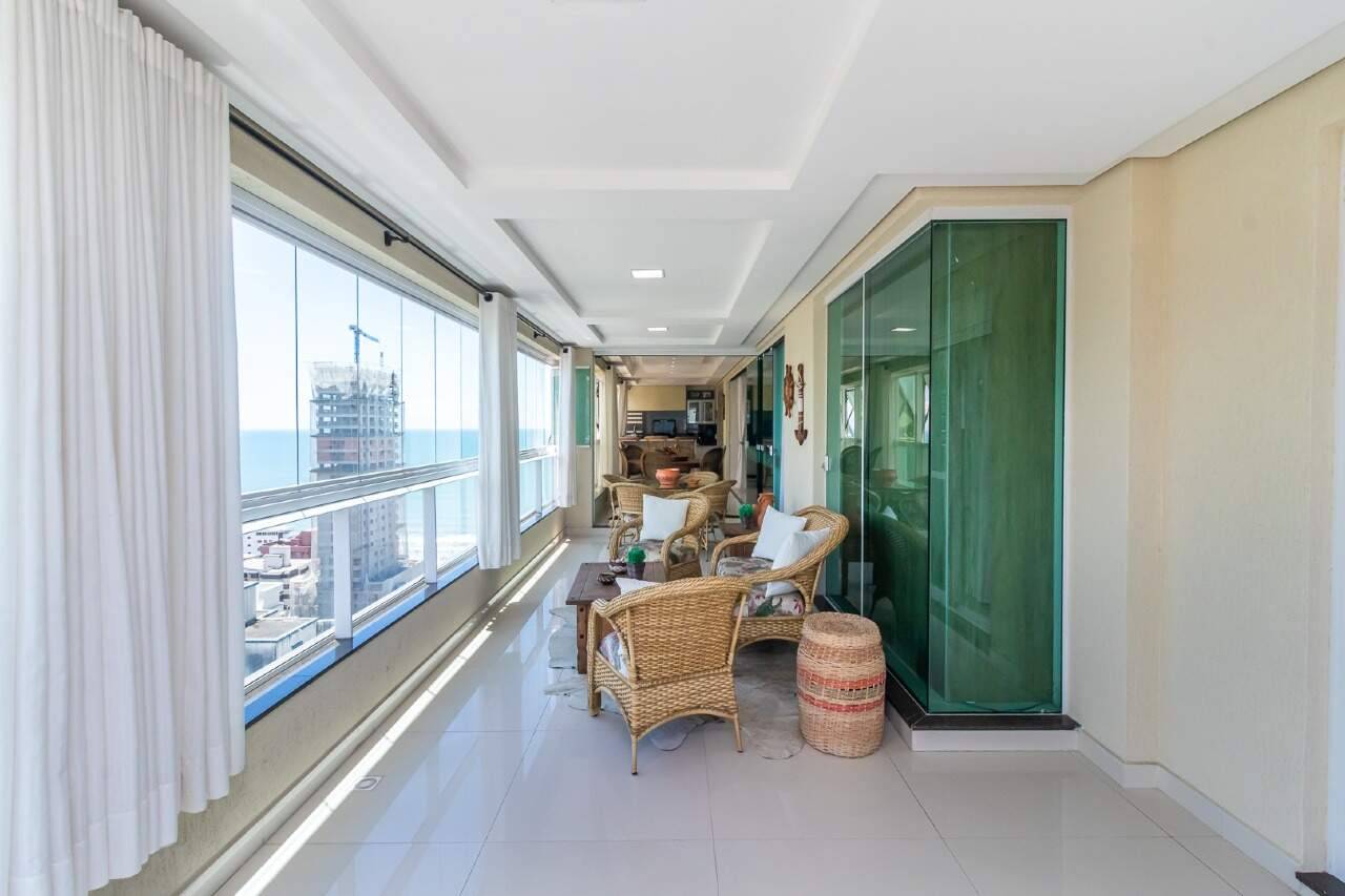 Foto do imóvel Apartamento 5 suítes no Edifício Imperial Palace em Itapema – 300m² mobiliado