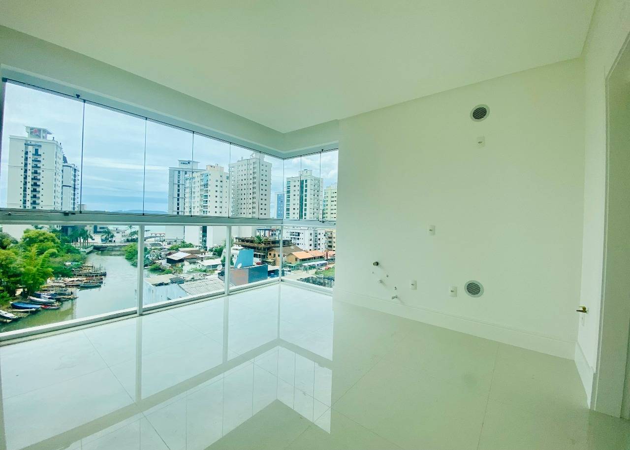 Apartamento com 3 suítes no edifício Le Tre Torri no Centro em Itapema