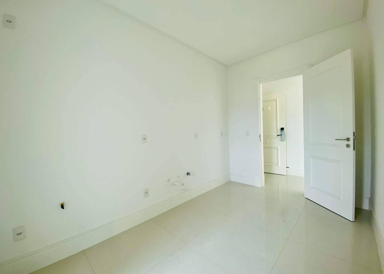 Foto do imóvel Apartamento 3 suítes com vista mar no centro de Itapema – 149m²