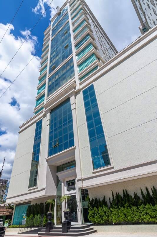 Foto do imóvel Apartamento 3 suítes com vista mar no centro de Itapema – 149m²