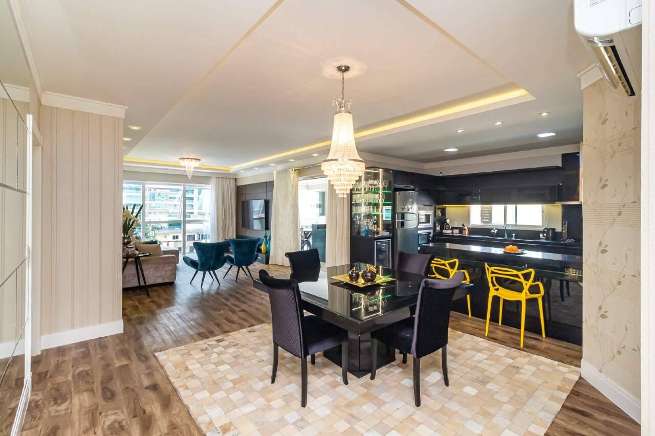 Foto do imóvel Apartamento mobiliado no Privilege Meia Praia em Itapema com 3 suítes e lazer completo