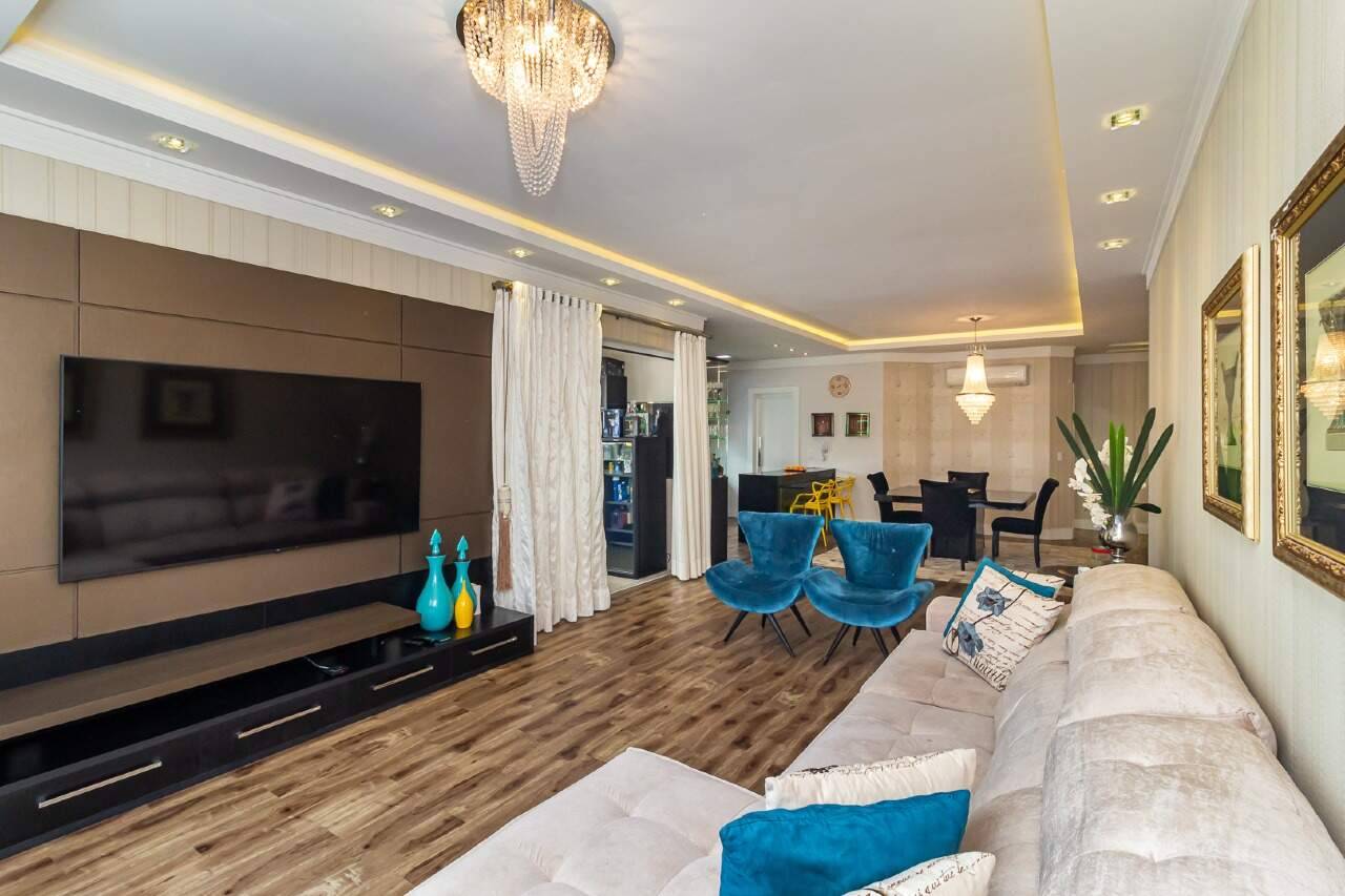 Foto do imóvel Apartamento mobiliado no Privilege Meia Praia em Itapema com 3 suítes e lazer completo