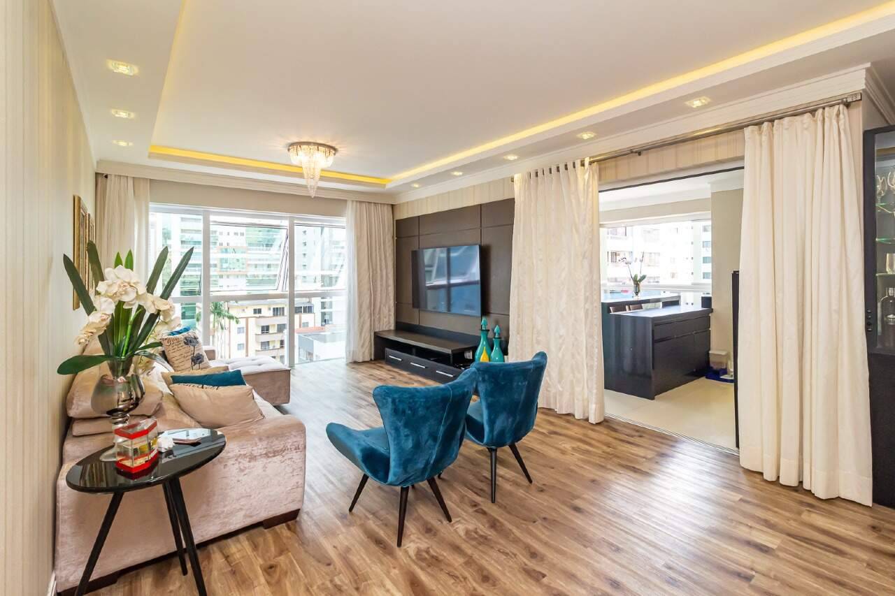 Foto do imóvel Apartamento mobiliado no Privilege Meia Praia em Itapema com 3 suítes e lazer completo