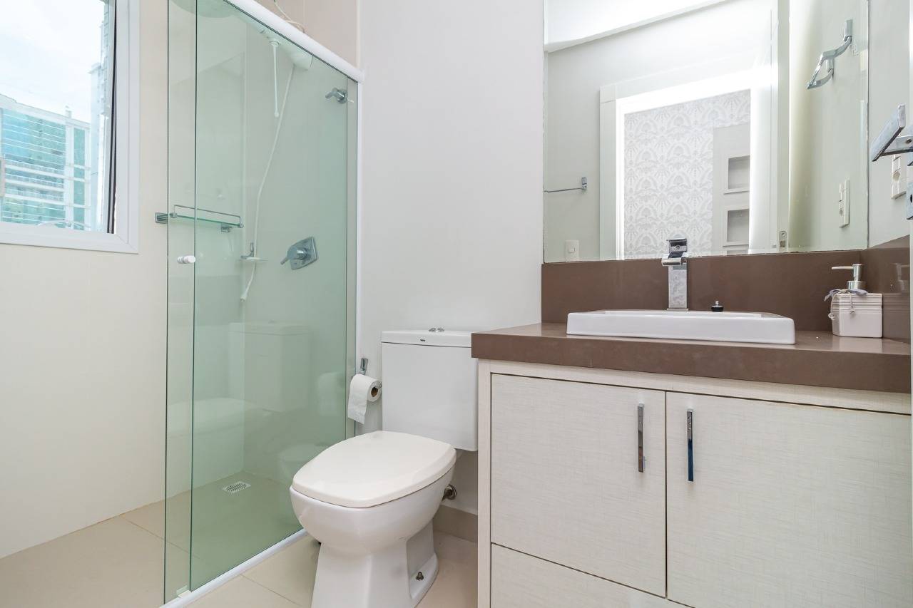 Foto do imóvel Apartamento mobiliado no Privilege Meia Praia em Itapema com 3 suítes e lazer completo
