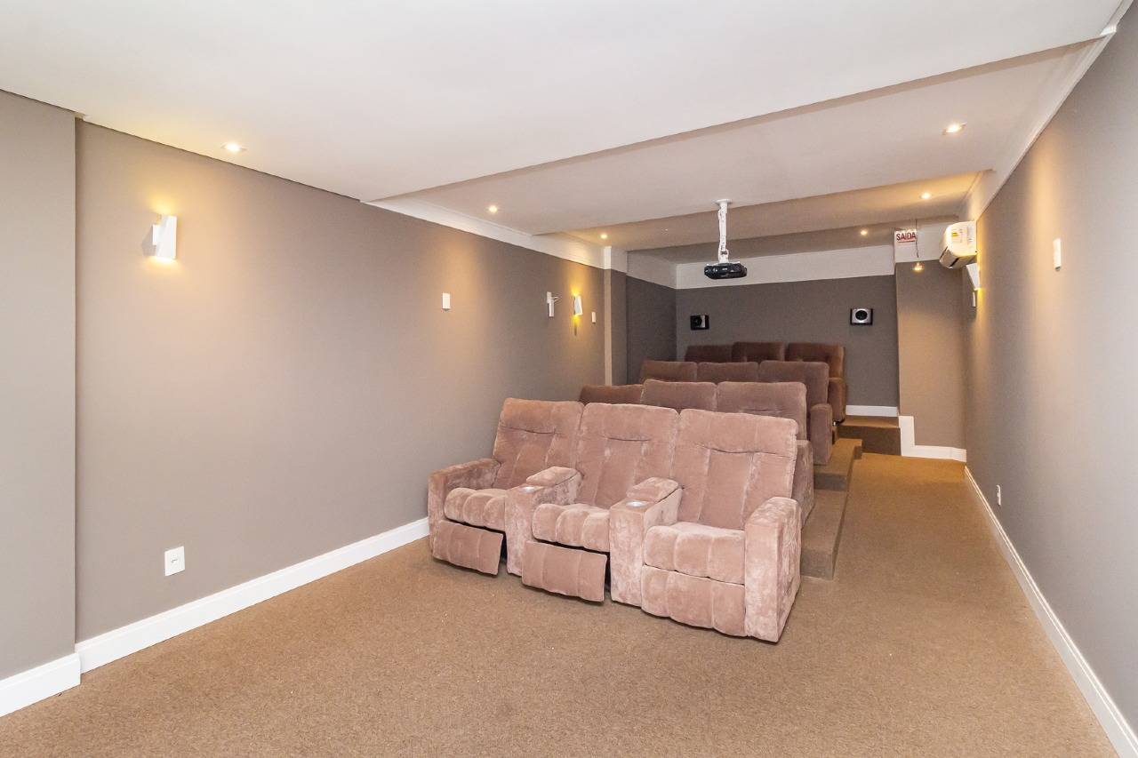 Foto do imóvel Apartamento mobiliado no Privilege Meia Praia em Itapema com 3 suítes e lazer completo