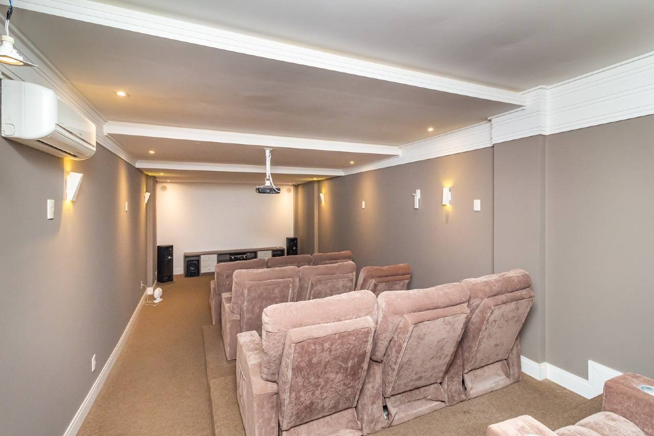 Foto do imóvel Apartamento mobiliado no Privilege Meia Praia em Itapema com 3 suítes e lazer completo