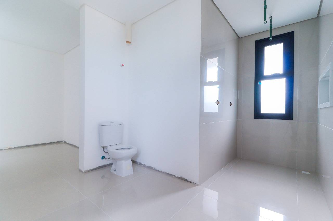 Foto do imóvel Apartamento de alto padrão na Praia Brava em Itajaí – 4 suítes e 3 vagas de garagem