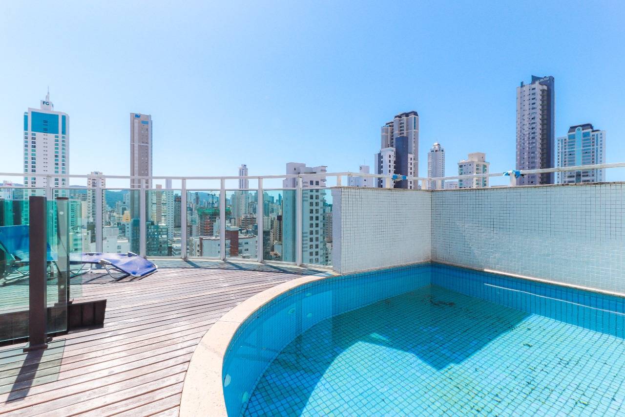 Foto do imóvel Cobertura mobiliada com 4 suítes e piscina privativa no Centro de Balneário Camboriú