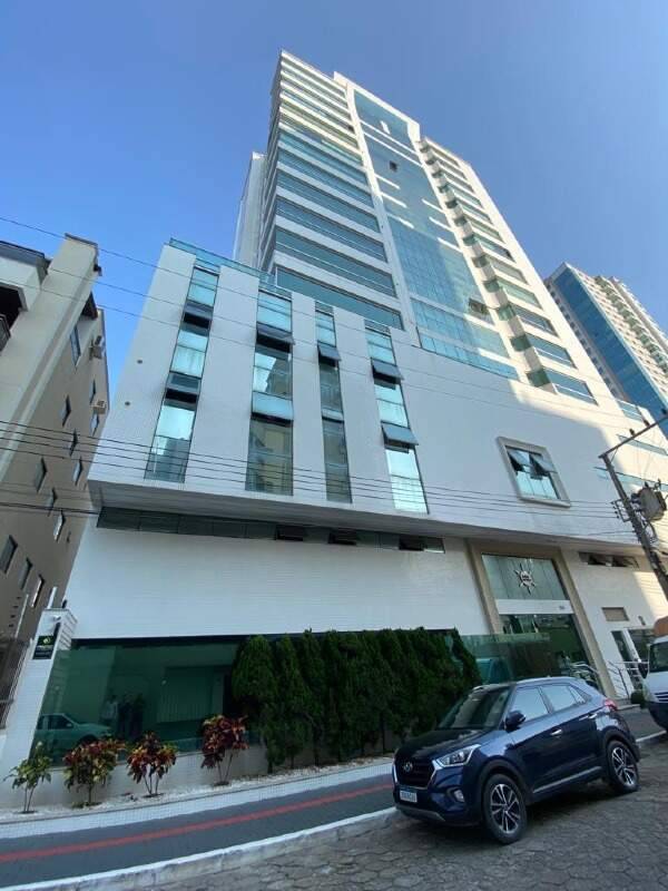 Apartamento 4 suítes 190m² Magic Tower Meia Praia Itapema