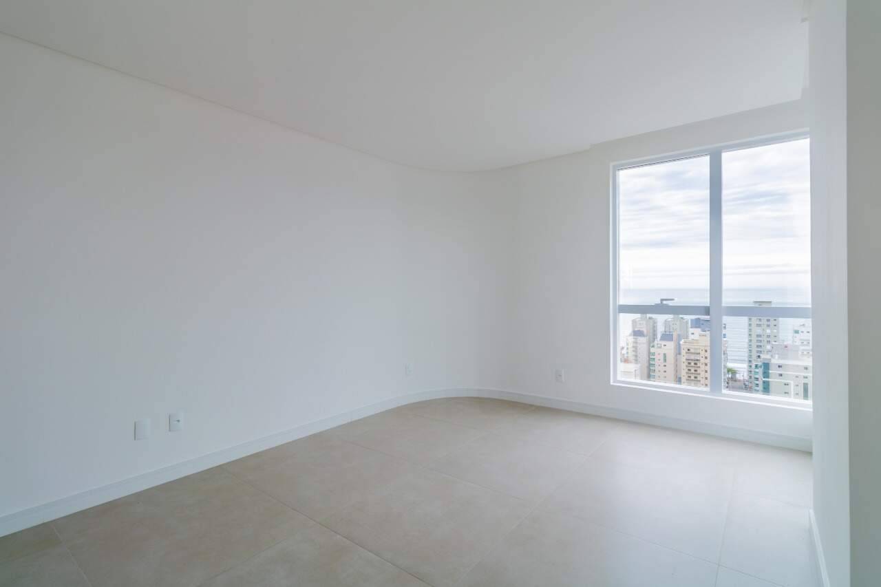 Foto do imóvel Apartamento de 128,50 m² com 3 suítes e varanda gourmet em Meia Praia, Itapema