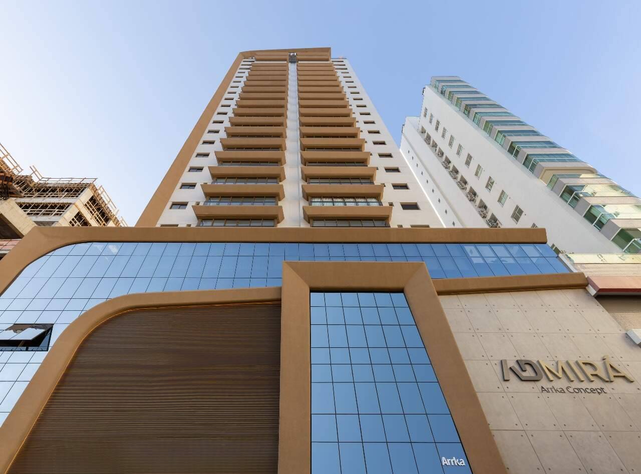 Foto do imóvel Apartamento com 04 suítes á venda no Edifício Admirá no Centro em Balneário Camboriú