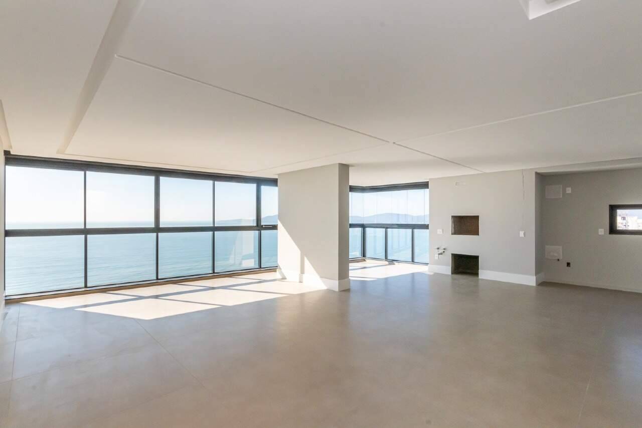 Apartamento com 4 suítes no edifício Grand Hill na Meia Praia em Itapema