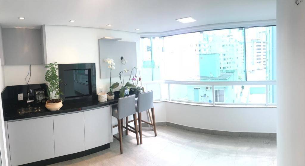 Foto do imóvel Apartamento Mobiliado Quadra Mar de 03 Dormitórios á venda no Edifício Bluemarine em Balneário Camboriú