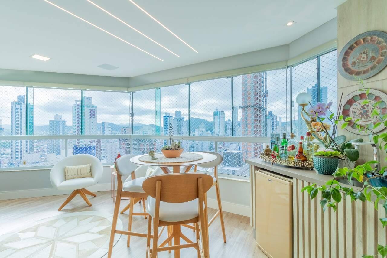 Apartamento com 3 suítes no Edifício Summerville no Centro em Balneário Camboriú 