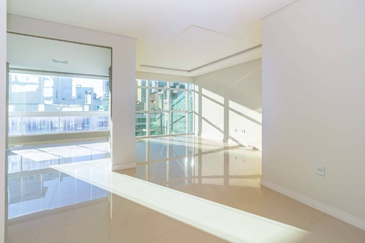 Foto do imóvel Apartamento 3 Suítes no Residencial Valência Meia Praia Itapema