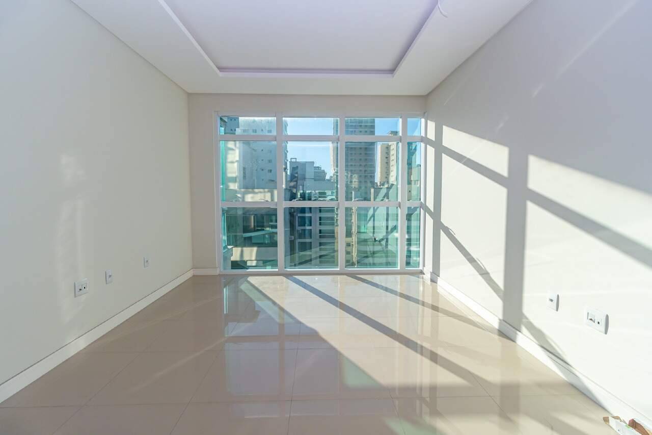 Foto do imóvel Apartamento 3 Suítes no Residencial Valência Meia Praia Itapema