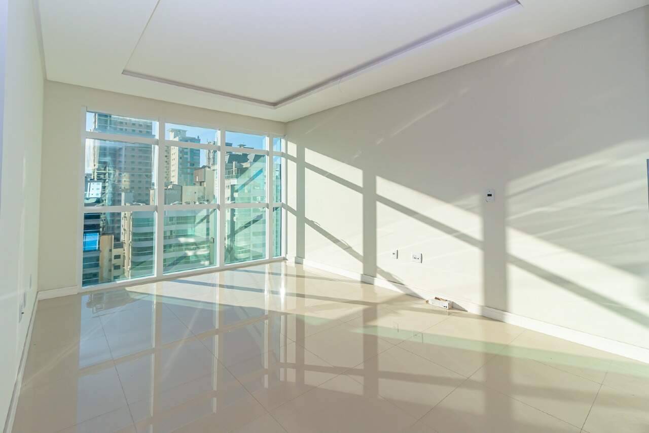 Foto do imóvel Apartamento 3 Suítes no Residencial Valência Meia Praia Itapema