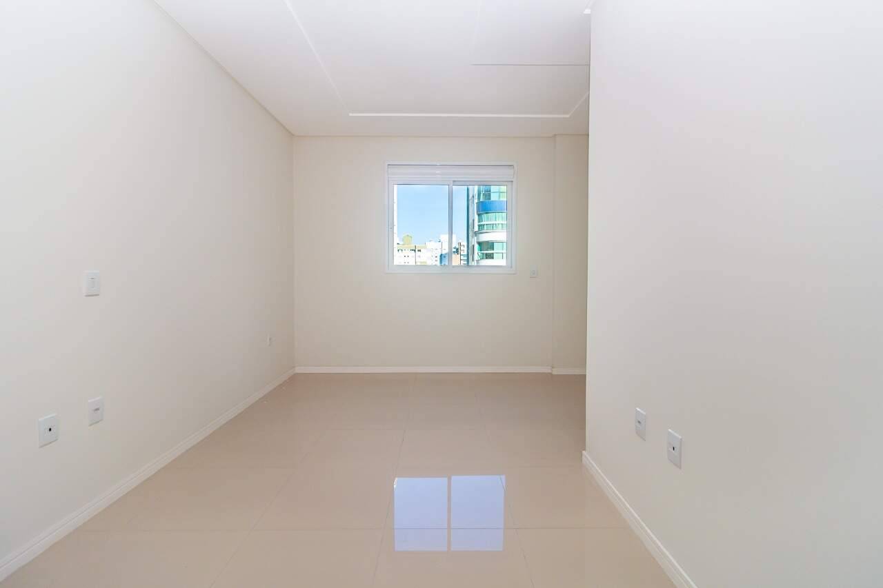 Foto do imóvel Apartamento 3 Suítes no Residencial Valência Meia Praia Itapema
