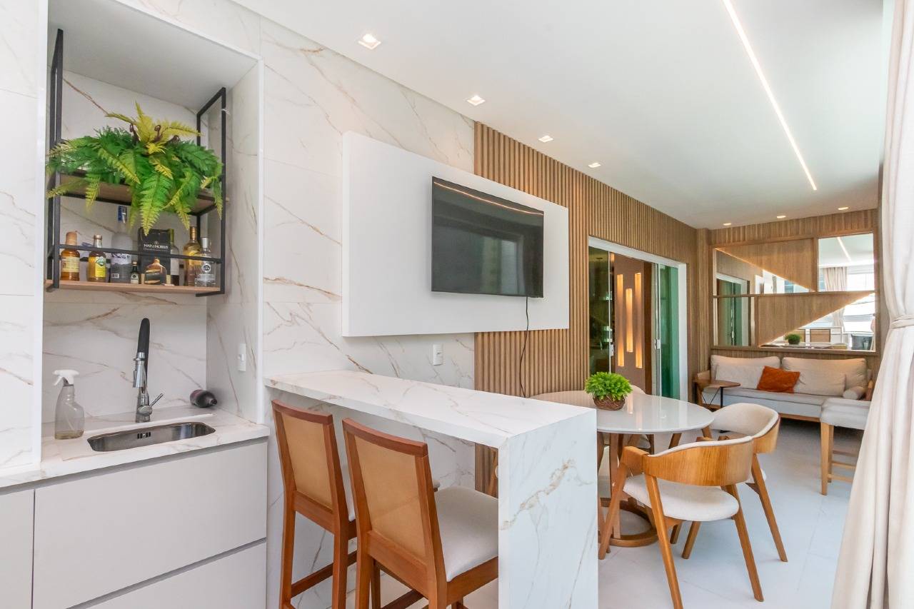 Foto do imóvel Apartamento Mobiliado com 3 Suítes no Edifício Isis Dellagnelo em Meia Praia