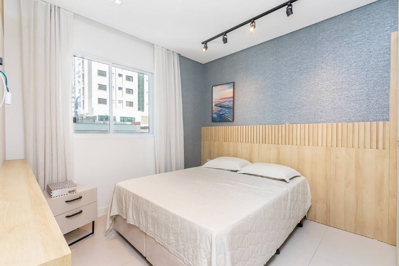 Foto do imóvel Apartamento Mobiliado com 3 Suítes no Edifício Isis Dellagnelo em Meia Praia