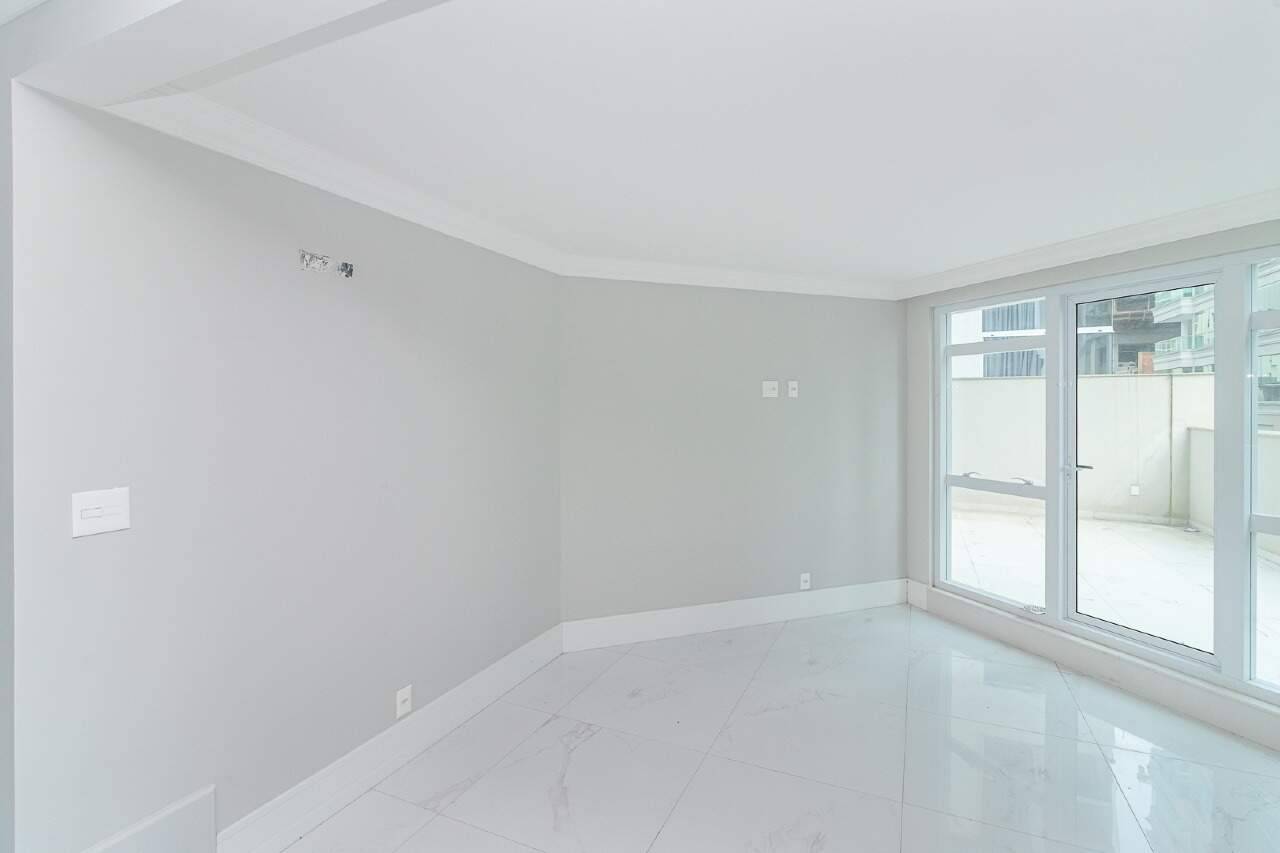 Foto do imóvel Apartamento Piazza De Fiori na Meia Praia em Itapema 