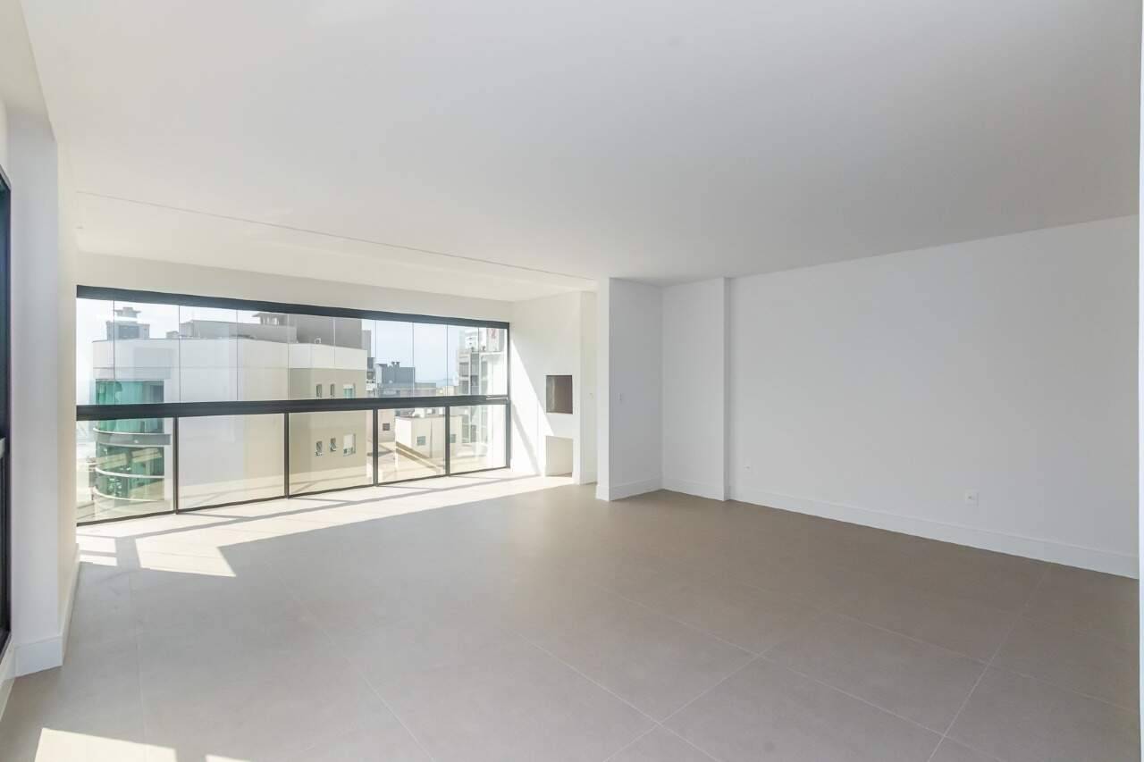 Foto do imóvel Apartamento à venda no Edifício Dom Benedito em Meia Praia – 3 suítes e 2 vagas