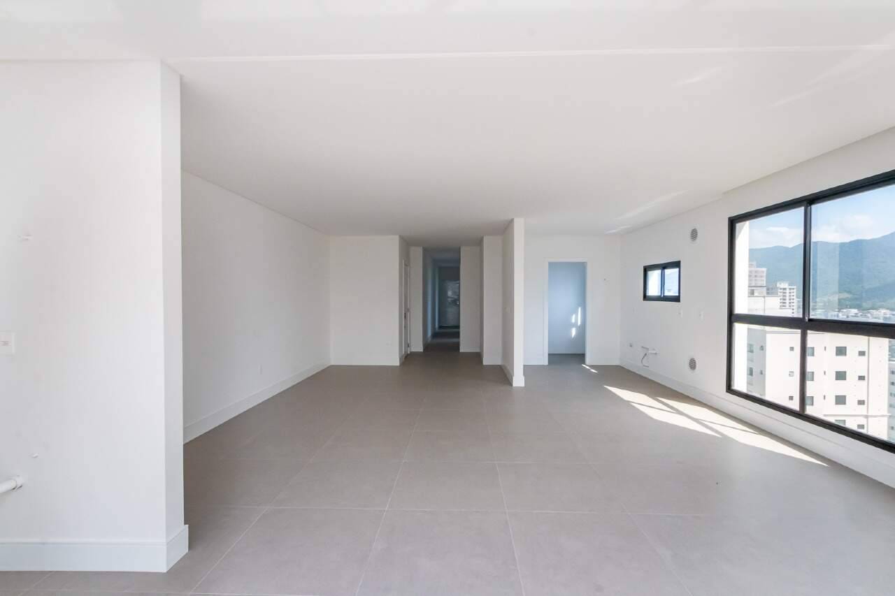 Foto do imóvel Apartamento à venda no Edifício Dom Benedito em Meia Praia – 3 suítes e 2 vagas