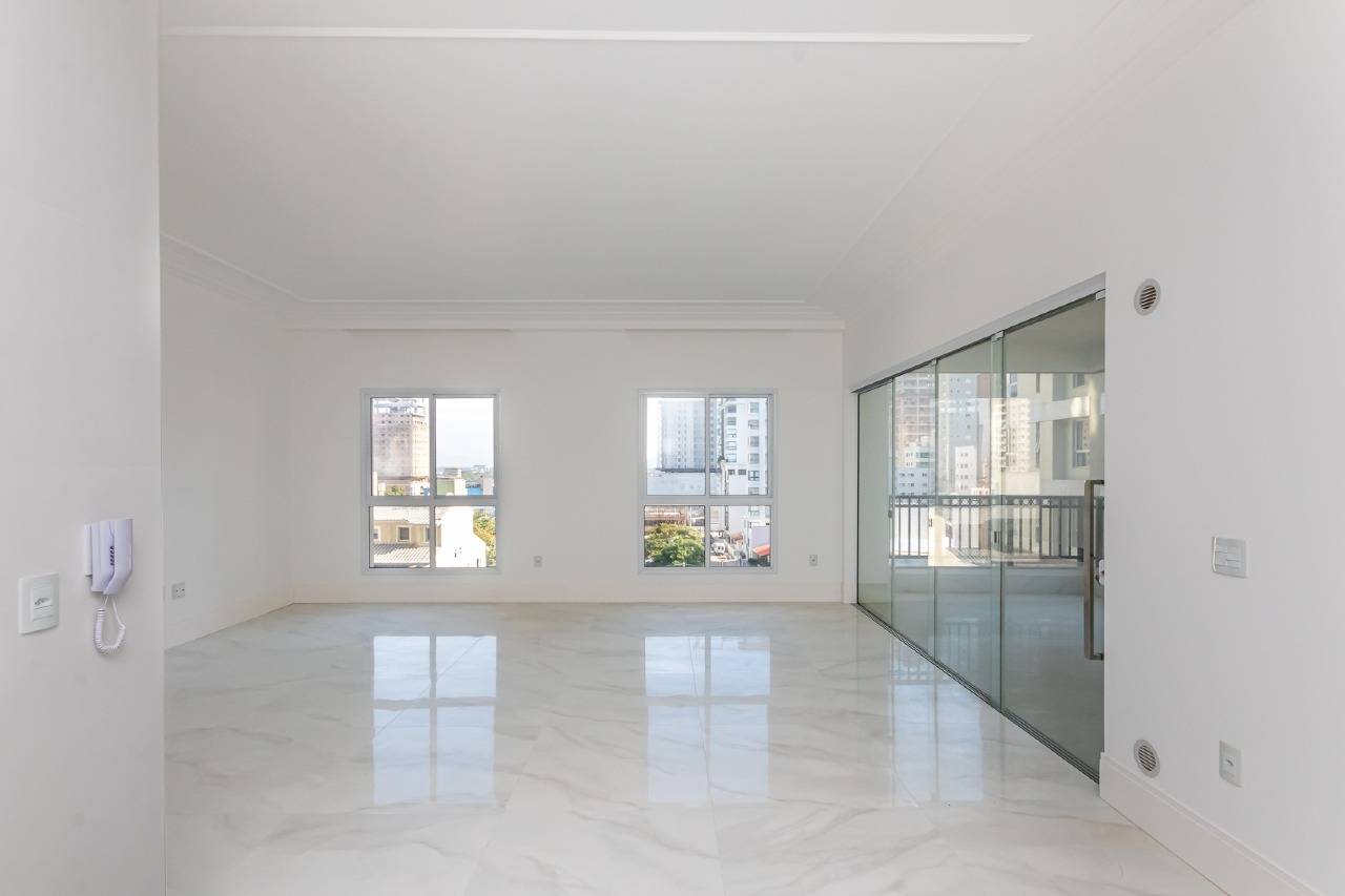 Foto do imóvel Apartamento 4 suítes no Edifício La Belle – 196m² a 60m do mar em Meia Praia, Itapema