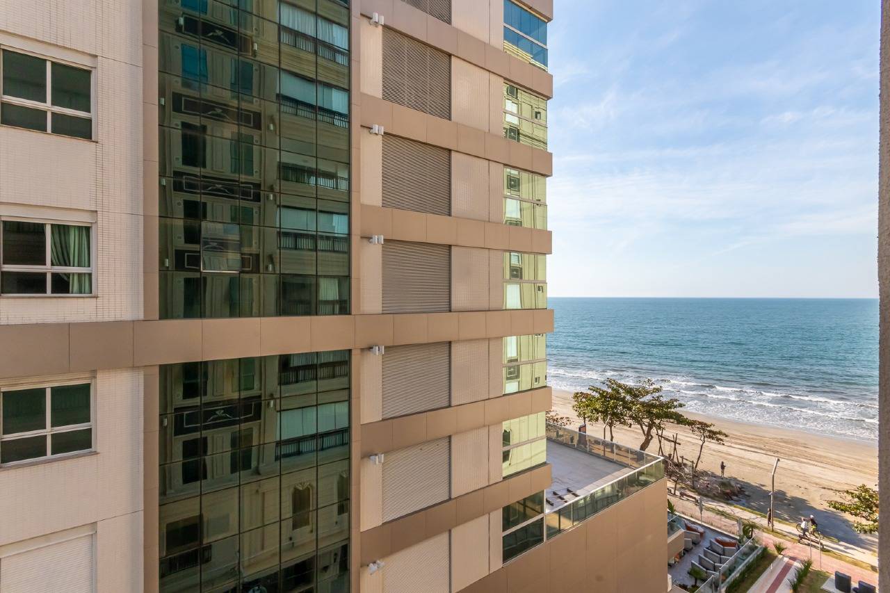 Foto do imóvel Apartamento 4 suítes no Edifício La Belle – 196m² a 60m do mar em Meia Praia, Itapema