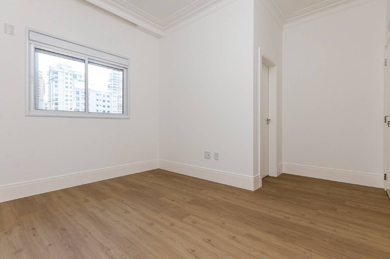Foto do imóvel Apartamento 4 suítes no Edifício La Belle – 196m² a 60m do mar em Meia Praia, Itapema
