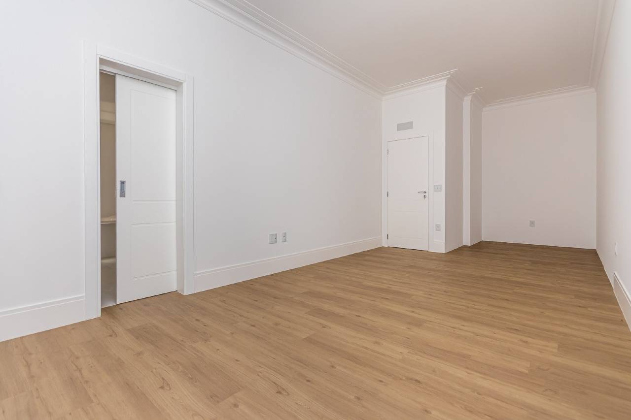 Foto do imóvel Apartamento 4 suítes no Edifício La Belle – 196m² a 60m do mar em Meia Praia, Itapema
