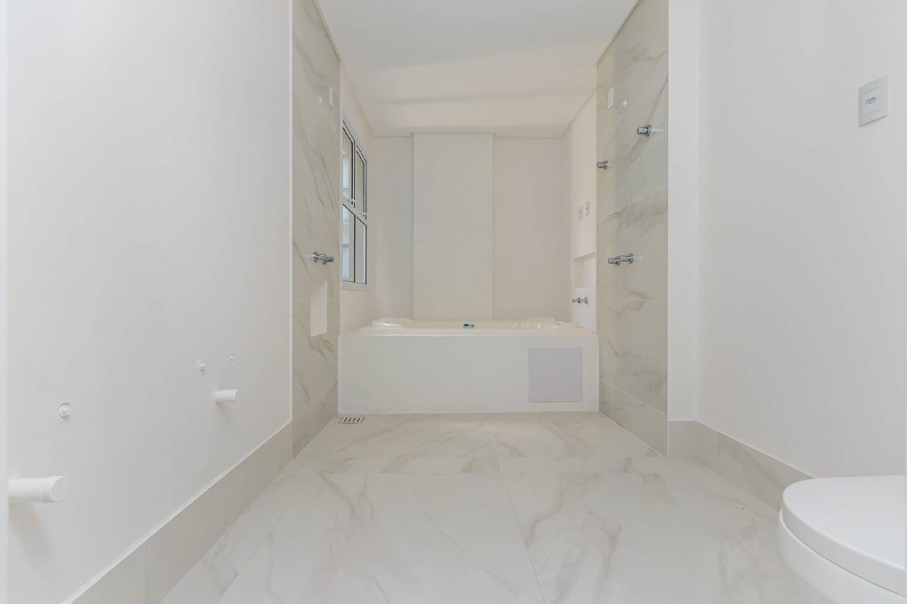 Foto do imóvel Apartamento 4 suítes no Edifício La Belle – 196m² a 60m do mar em Meia Praia, Itapema
