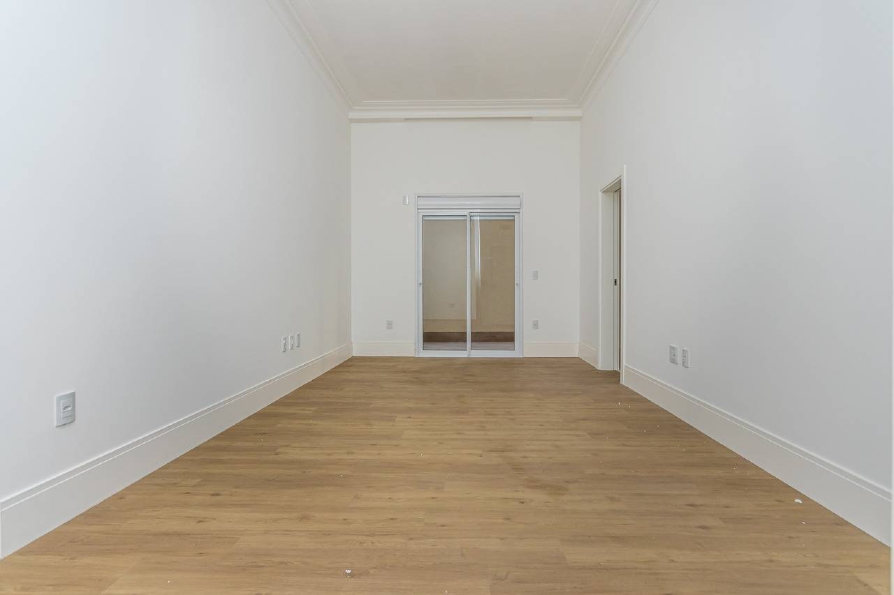 Foto do imóvel Apartamento 4 suítes no Edifício La Belle – 196m² a 60m do mar em Meia Praia, Itapema
